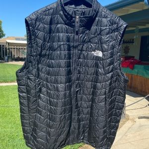 Puffer Vest by the brand The North Face
Good condition. Rarely Worn